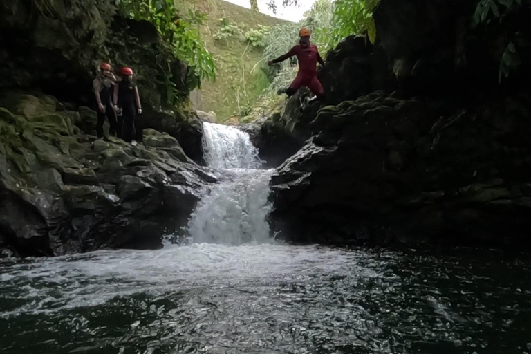 Azores Water Trekking – Moinhos do Félix l S. MiguelAzoren-Wassertrekking – Mühlen von Félix l S. Miguel