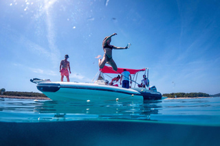 Magnific blue lagoon,speed boat towels included