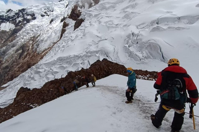 Huaraz: Dia inteiro em San Mateo, coberto de neveHuaraz: Dia inteiro no Nevado Mateo