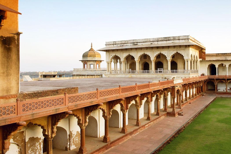 Von Delhi: Taj Mahal &amp; Agra Tour mit dem ExpresszugZug 2. Klasse mit Wagen und Reiseführer