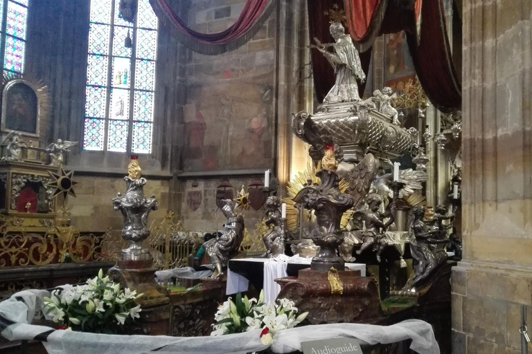 Prague: Private tour of Prague castle, meet up at hotel