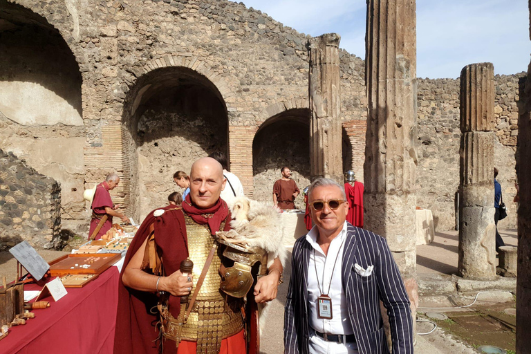 Pompeii told by an expert in Pompeian antiquity Pompeii as told by an expert in Pompeian antiquity