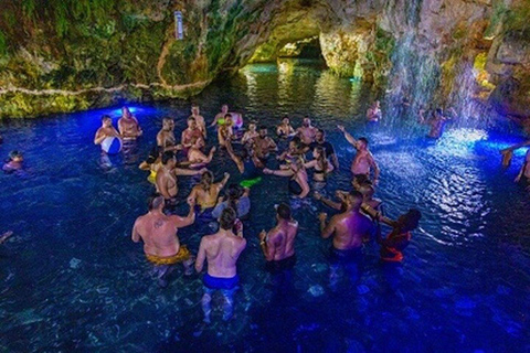 Punta Cana: Nattutflykt i grotta med middag och Taino ShowNattutflykt i grottan med middag och Taino-show