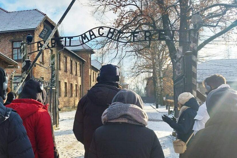 Från Krakow: Transport tur och retur till Auschwitz BirkenauSjälvstyrd guidad tur med broschyr på engelska