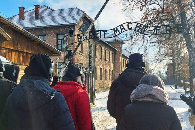 Från Krakow: Transport tur och retur till Auschwitz BirkenauSjälvstyrd guidad tur med broschyr på engelska