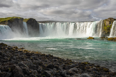 Iceland’s Iconic Landmarks: A 5-Day Ring Road AdventureWithout Extra Options