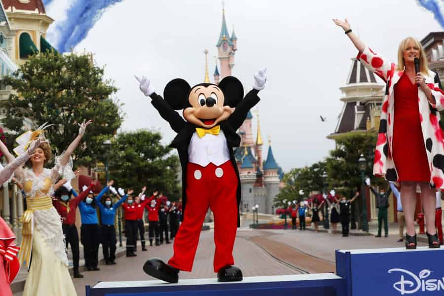CDG/Orly Flughafentransfer nach Disneyland Mehrsprachiger Fahrer. Foto: GetYourGuide