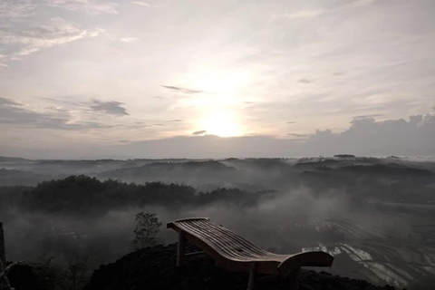 Tour dell'alba sul Monte Ireng e visita alla grotta di Jomblang e a PrambananTour dell'alba sul Monte Ireng, visita alla grotta di Jomblang e al Prambanan