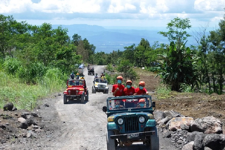 Yogyakarta: Tour guidato del Monte Merapi in jeep con la lavaTour dell&#039;alba