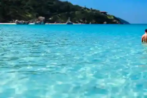 Guided Tour to Arraial do Cabo with Crystal Waters and Lunch