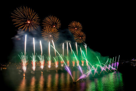 Sliema: Fernandes Fireworks Festival Cruise w/ Dinner+Drinks Without Transportation