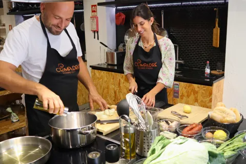 Lisboa: Aula de culinária de comida de rua portuguesa com bebidas