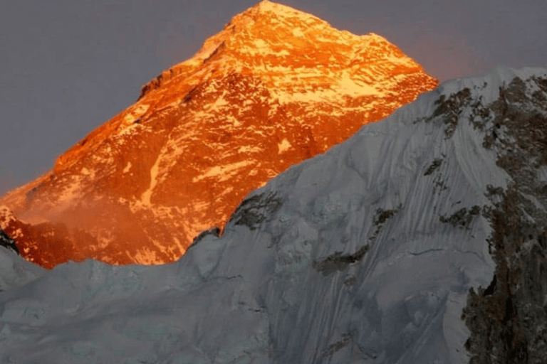 رحلة مدتها 11 يوماً إلى معسكر قاعدة إيفرست