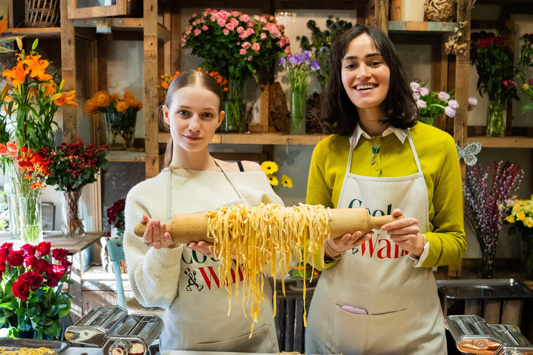 Napoli: Award-Winning Chef Pasta & Iconic Dessert Class