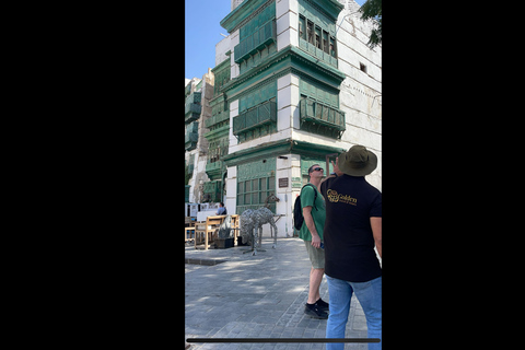 Jeddah: City Highlights Tour with Local Guide private tour
