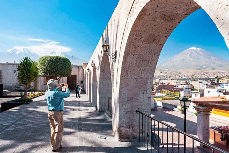 Walking tour through the Historic Center of Arequipa
