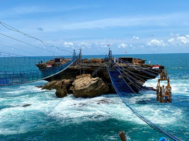 Yogyakarta: Jomblang Cave & Timang Beach Gondola Ride Tour