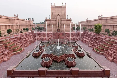 New Delhi: Akshardham Exhibition, Light and Water Show Tour.
