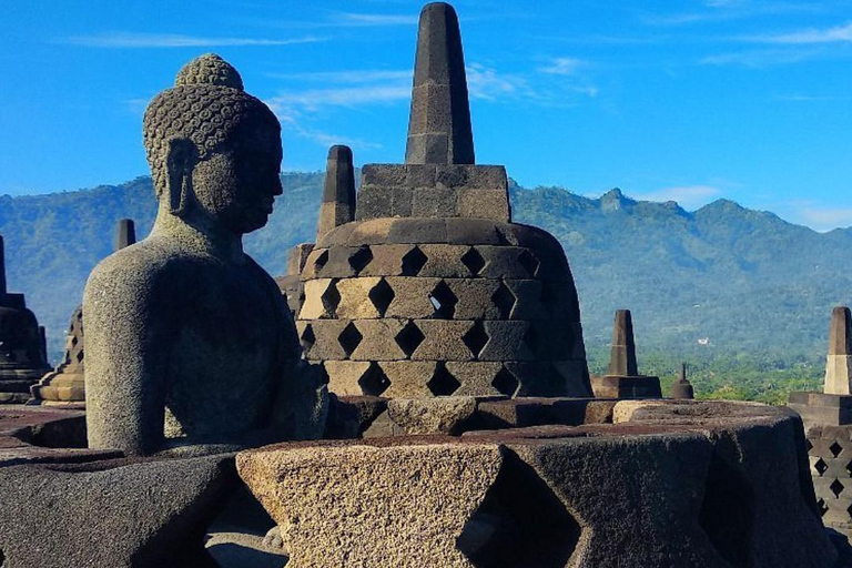 Circuit de 2 jours à Borobudur avec camping et randonnée à MerbabuCircuit de 2 jours à Borobudur avec camping et randonnée au Merbabu