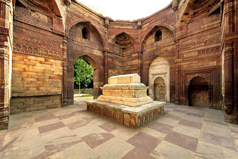 Private Old & New Delhi Tour with Female guide, Car & Lunch All included
