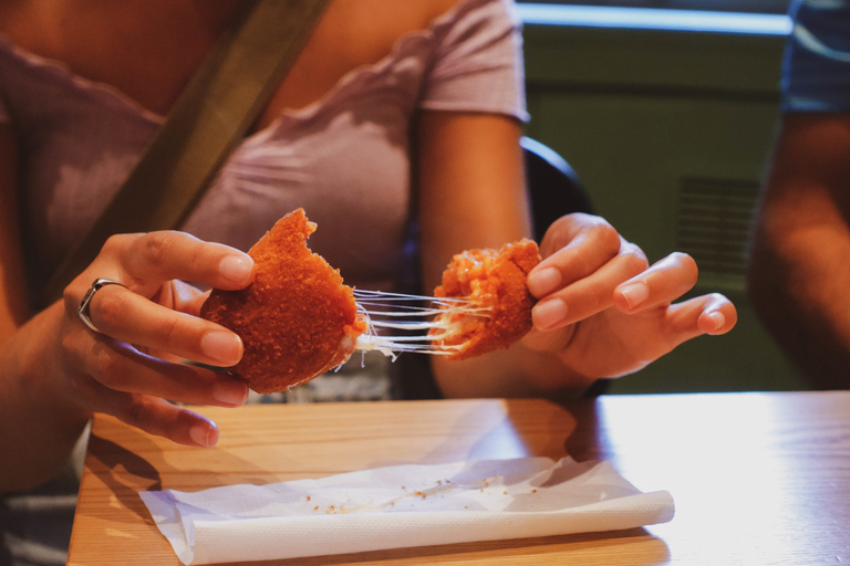 Roma: Tour gastronomico romano di Trastevere guidato a piediTour gastronomico di Trastevere in piccoli gruppi