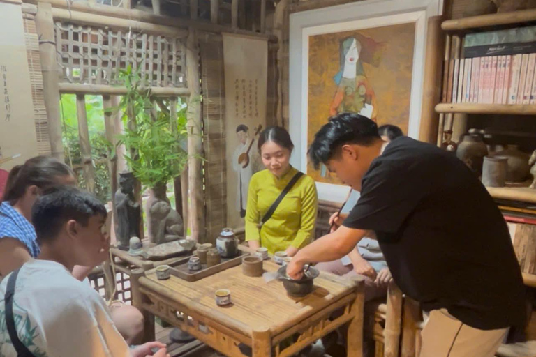 Hanoi Jeep Tour Private: Hidden Art House & Custom Route Private tour for 2 people