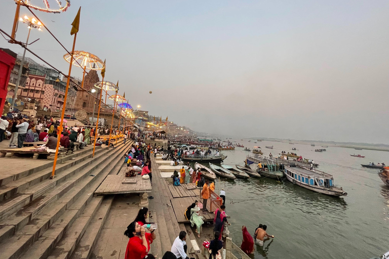 Varanasi: Dasaswamedh Ghat - Ganga Arti - Kashi VishwanathPrivatwagen + Reiseleiter + Bootsfahrt