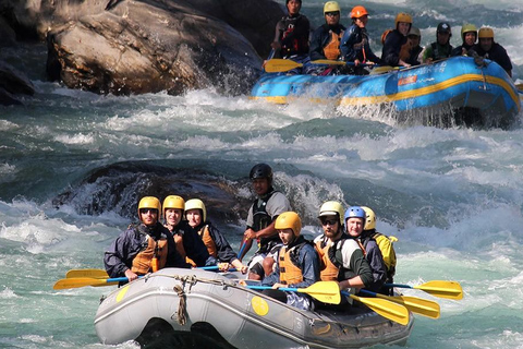 De Pokhara: Experiência de meio dia de rafting no rio Seti superior