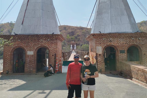 Medellín: tour coloniale di un'intera giornata con guidaMedellin: tour coloniale di un'intera giornata con guida