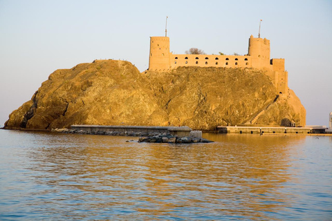 Muscat: Private City Tour with a Local Guide & Full Transfer