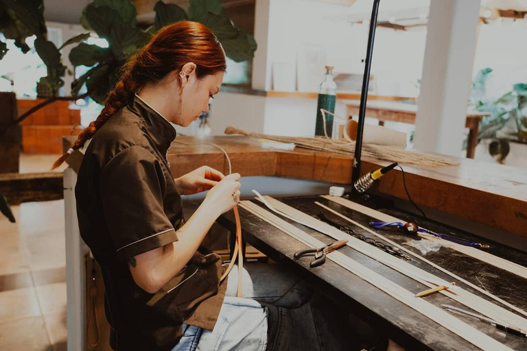 Creative workshop of Colombian leather and seeds in Bogotá Creative leather and Colombian seeds workshop in Bogotá