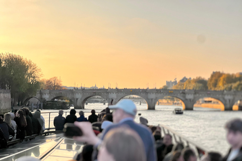 Paris: Seine River Sightseeing Cruise with Parisian Macaron Paris: Seine Day/Evening Cruise & Macaron Experience