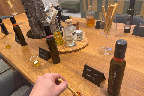 Ljubljana: Old Town Walking Tour with Food and Wine tasting