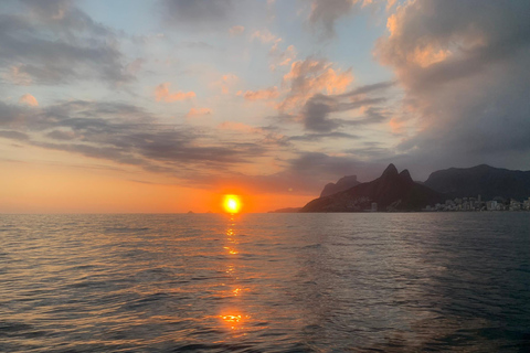 Rio de Janeiro: Rejs wycieczkowy o zachodzie słońca z toastem Heinekena