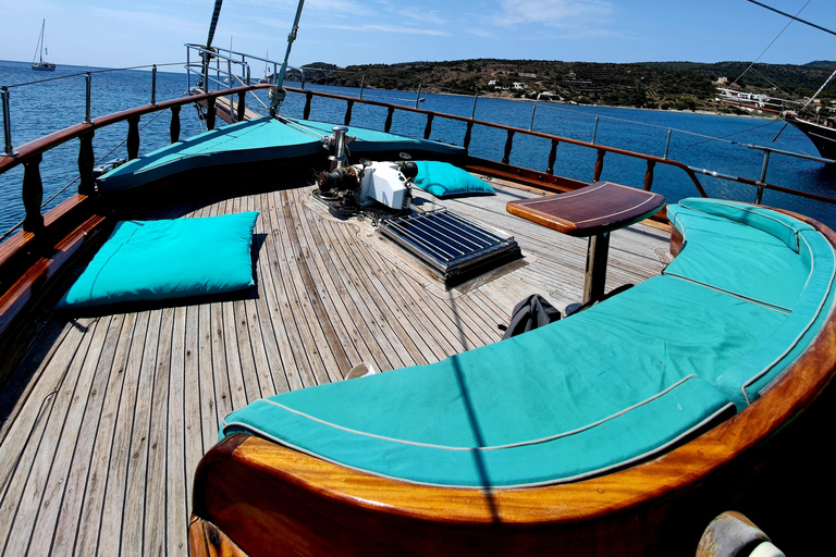 Agistri, Moni, and Aegina Sailing Yacht Cruise