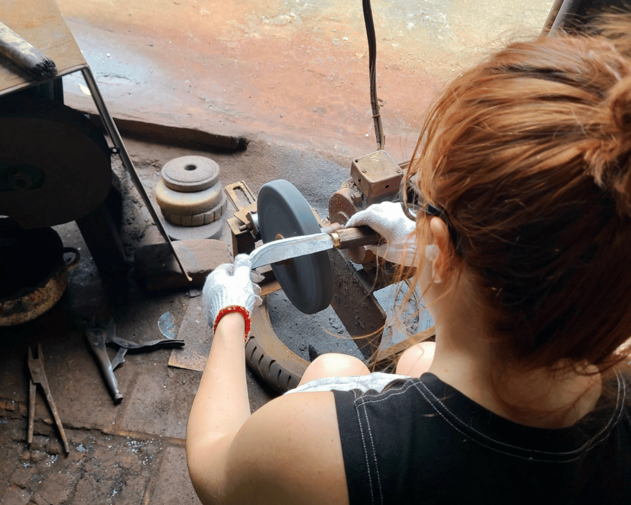 Traditionelle Messerschmiede-Werkstatt in Hanoi