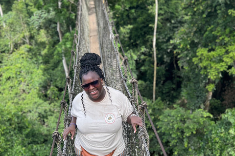 "Ghana Unveiled: Esplora il cuore dell'Africa occidentale" in 7 giorni."Ghana svelata: scopri il cuore dell'Africa occidentale" .