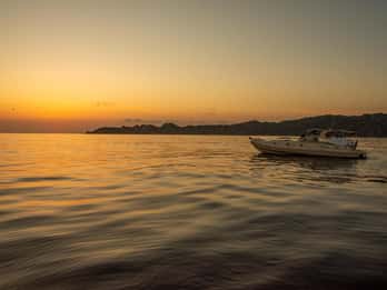 Bonifacio: Sunset Aperitif Dining Boat Tour