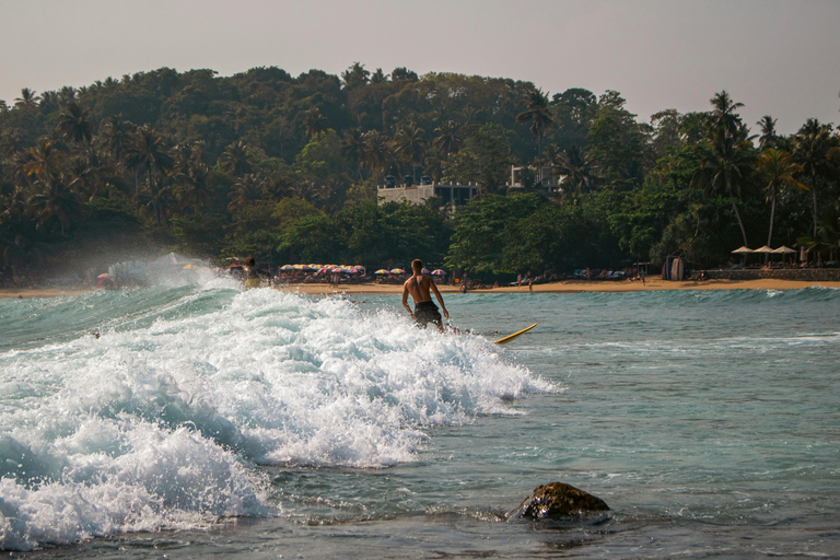 Bentota: Surfing Lesson with Instructor and Equipment