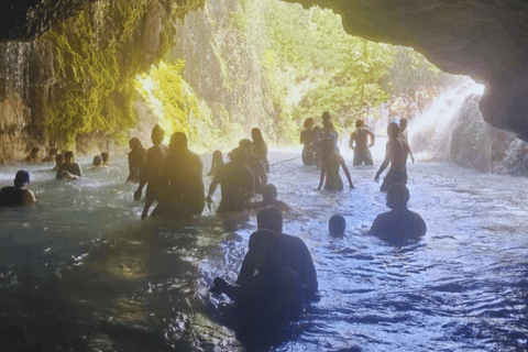 Early excursion from CDMX to the Tolantongo Grottoes