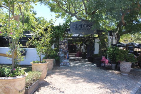 Cape Town: Giraffe House, Wine, and Cheese Tour