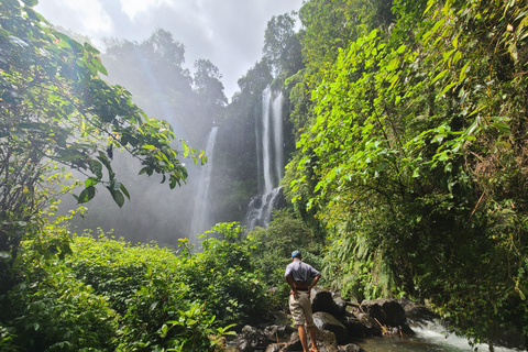 Bali Hidden Trekking, Wasserrutsche, Sekumpul, &amp; Fiji WasserfallAbholung vom Hotel und Rücktransfer zum Hotel inbegriffen