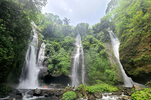 Bali Hidden Trekking, Wasserrutsche, Sekumpul, &amp; Fiji WasserfallAbholung vom Hotel und Rücktransfer zum Hotel inbegriffen