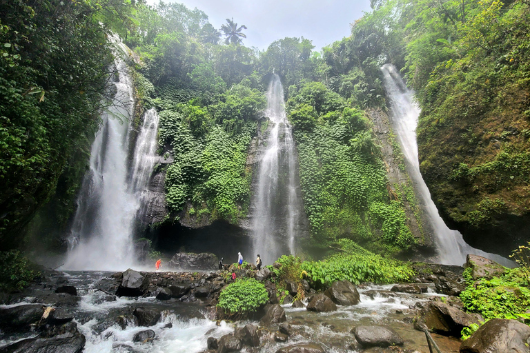 Bali Hidden Trekking, Wasserrutsche, Sekumpul, &amp; Fiji WasserfallAbholung vom Hotel und Rücktransfer zum Hotel inbegriffen