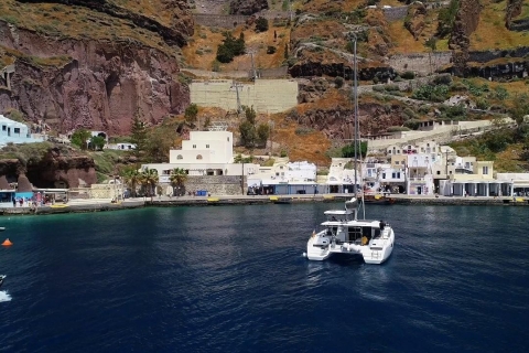 Santorini: crucero al atardecer con baños, cena y bebidas