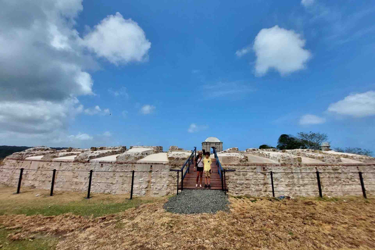 Panama City: Fort San Lorenzo i śluza Agua Clara na Kanale PanamskimPanama City: Fort San Lorenzo i Kanał Panamski Śluza Agua Clara