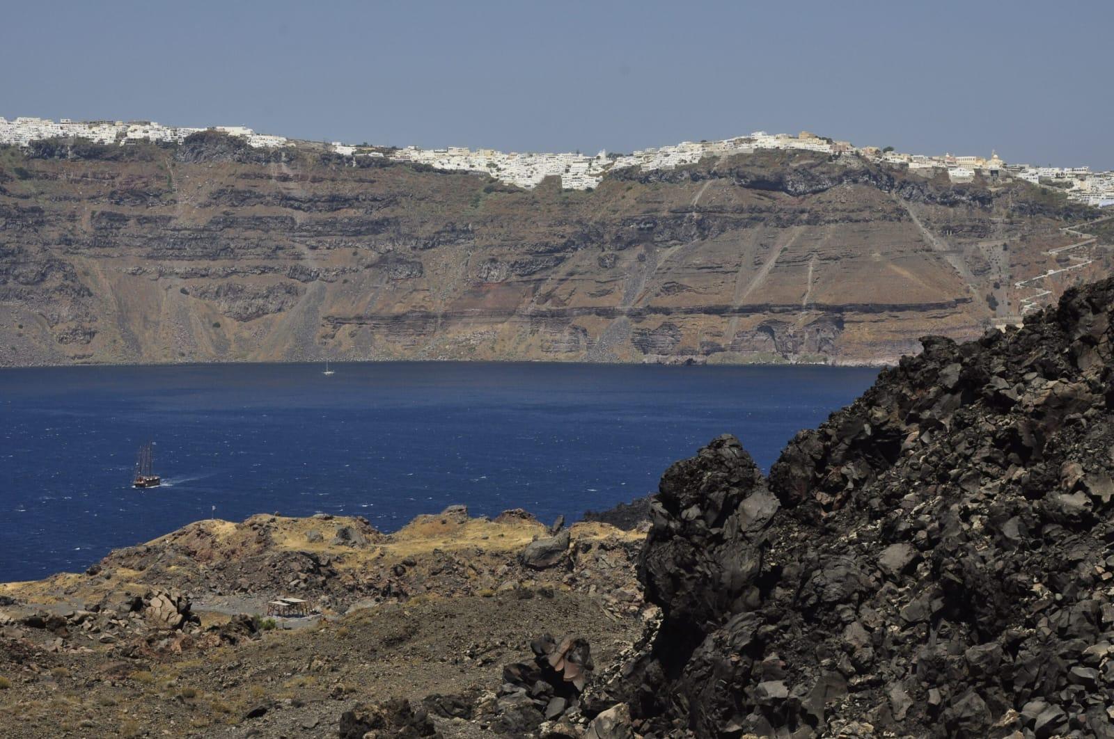 Santorin: Vulkantour per Festrumpfschlauchboot mit begleiteter Wanderung