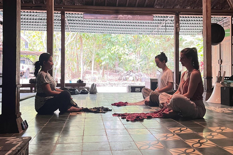 Workshop de dança javanesa com a dançarina do Kraton Palace