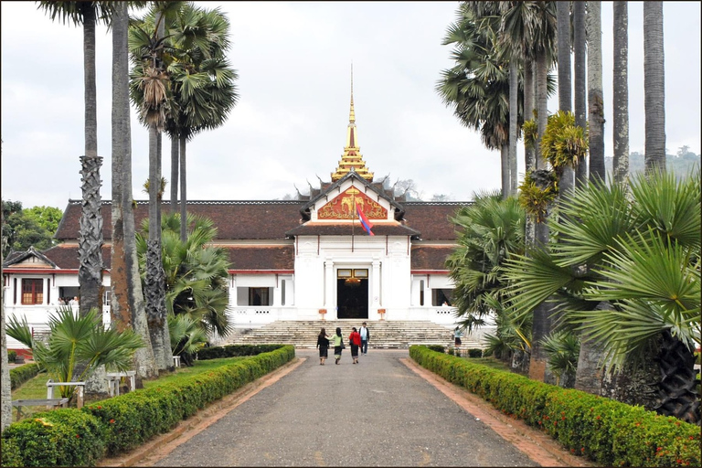 Classic tour in Luang Prabang (Private)English Guide 6-9 pax