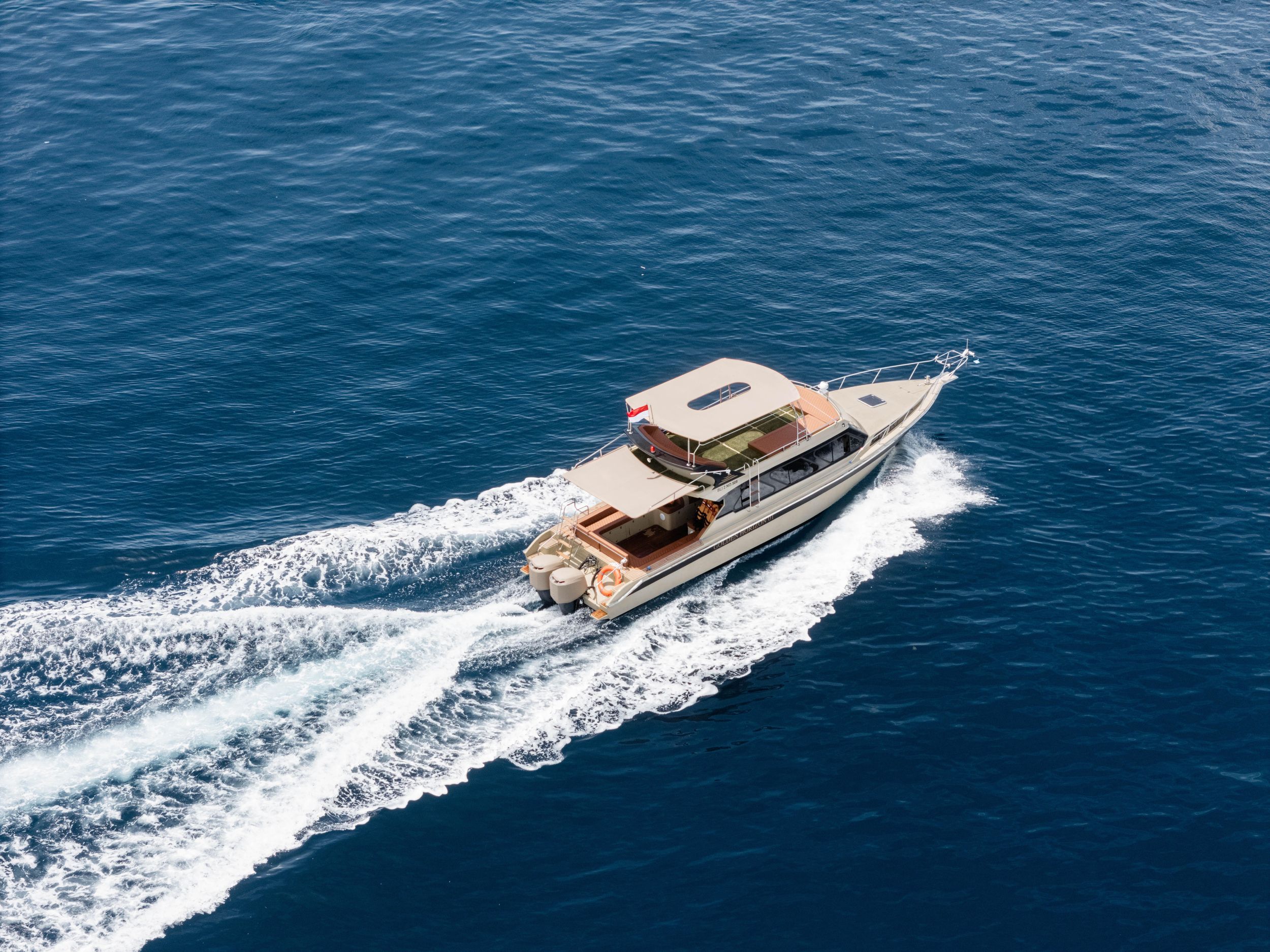 Bali: Premium-Yacht Nusa Penida, Manta-Schnorcheln & Landtour